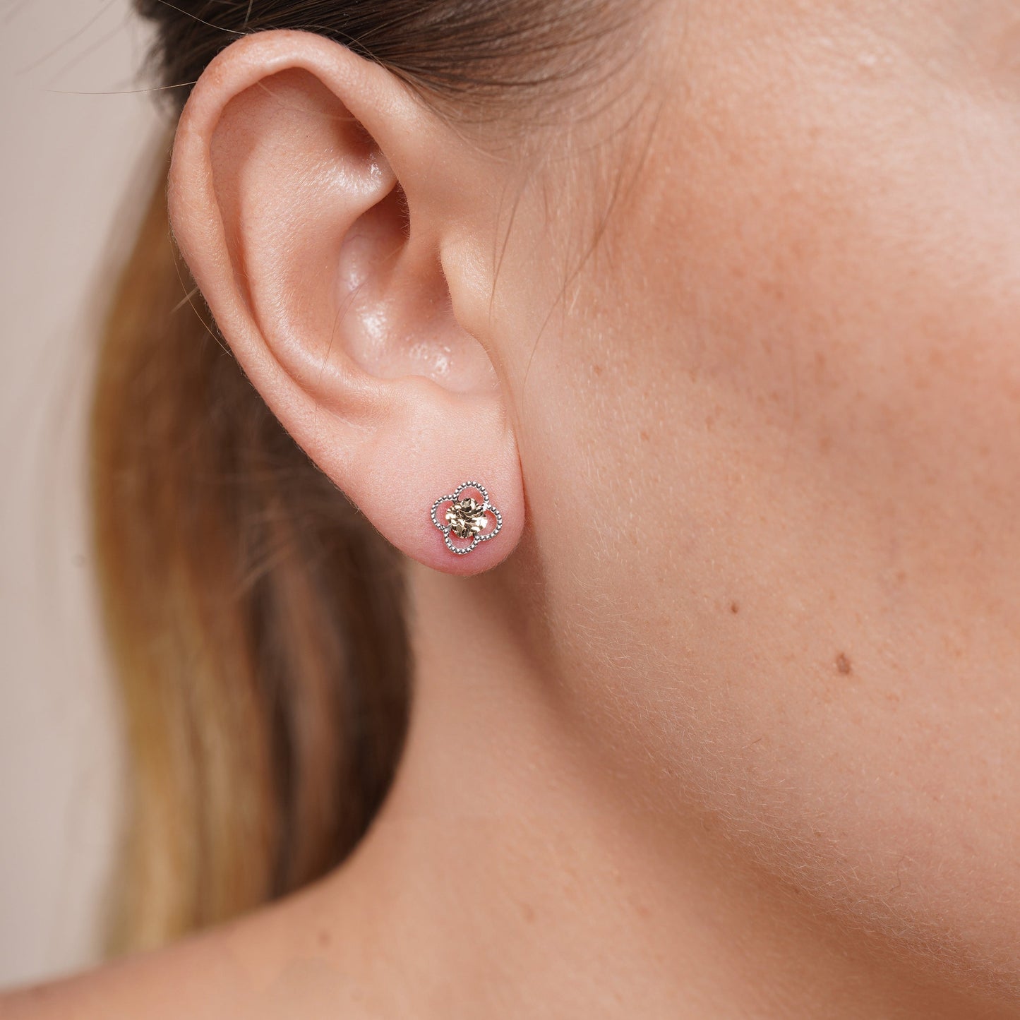 14KE0007. - 14 Karat Yellow Gold Diamond Cut Cut Out Flower Earrings