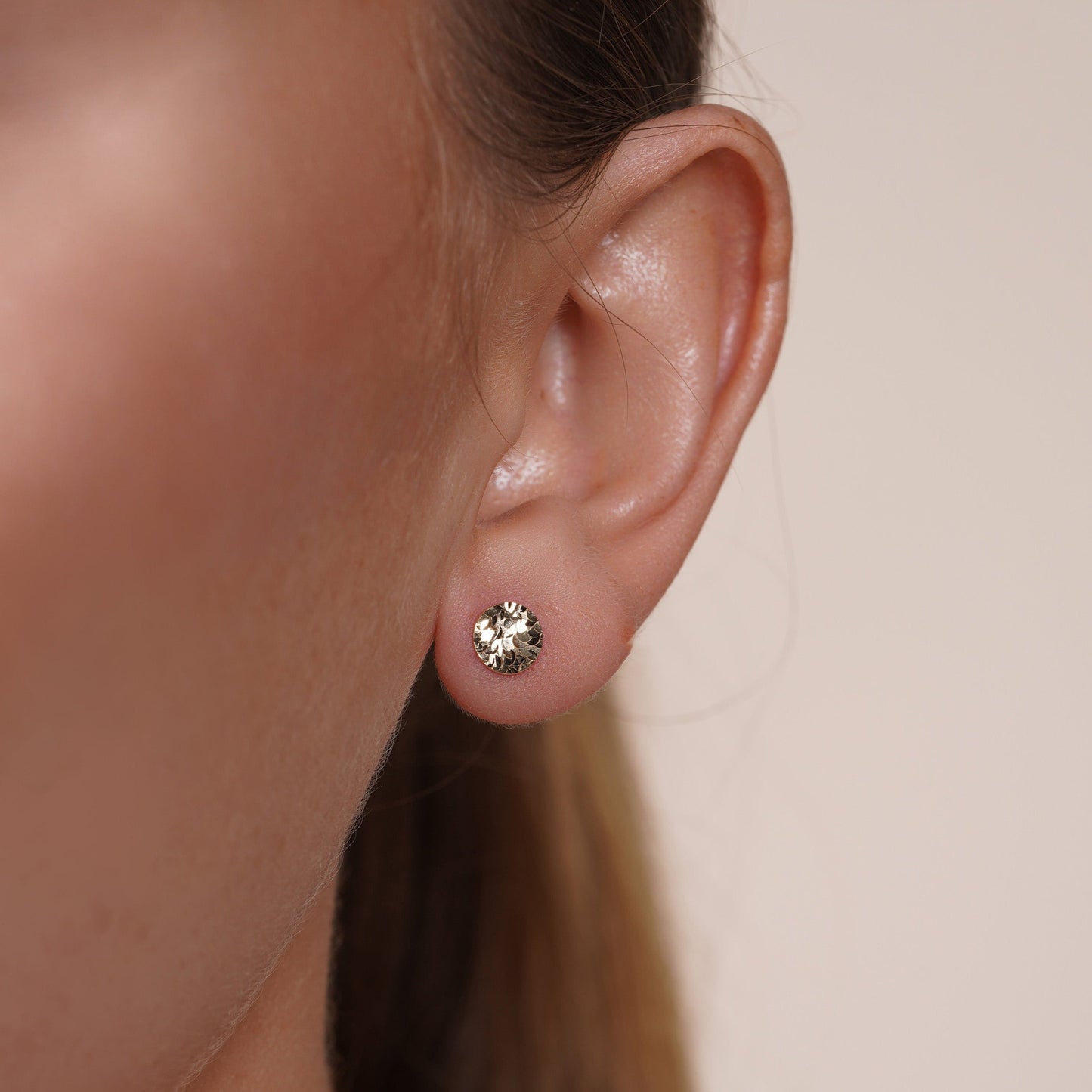 14KE0017. - 14 Karat Yellow Confetti Diamond Cut Disc Earrings