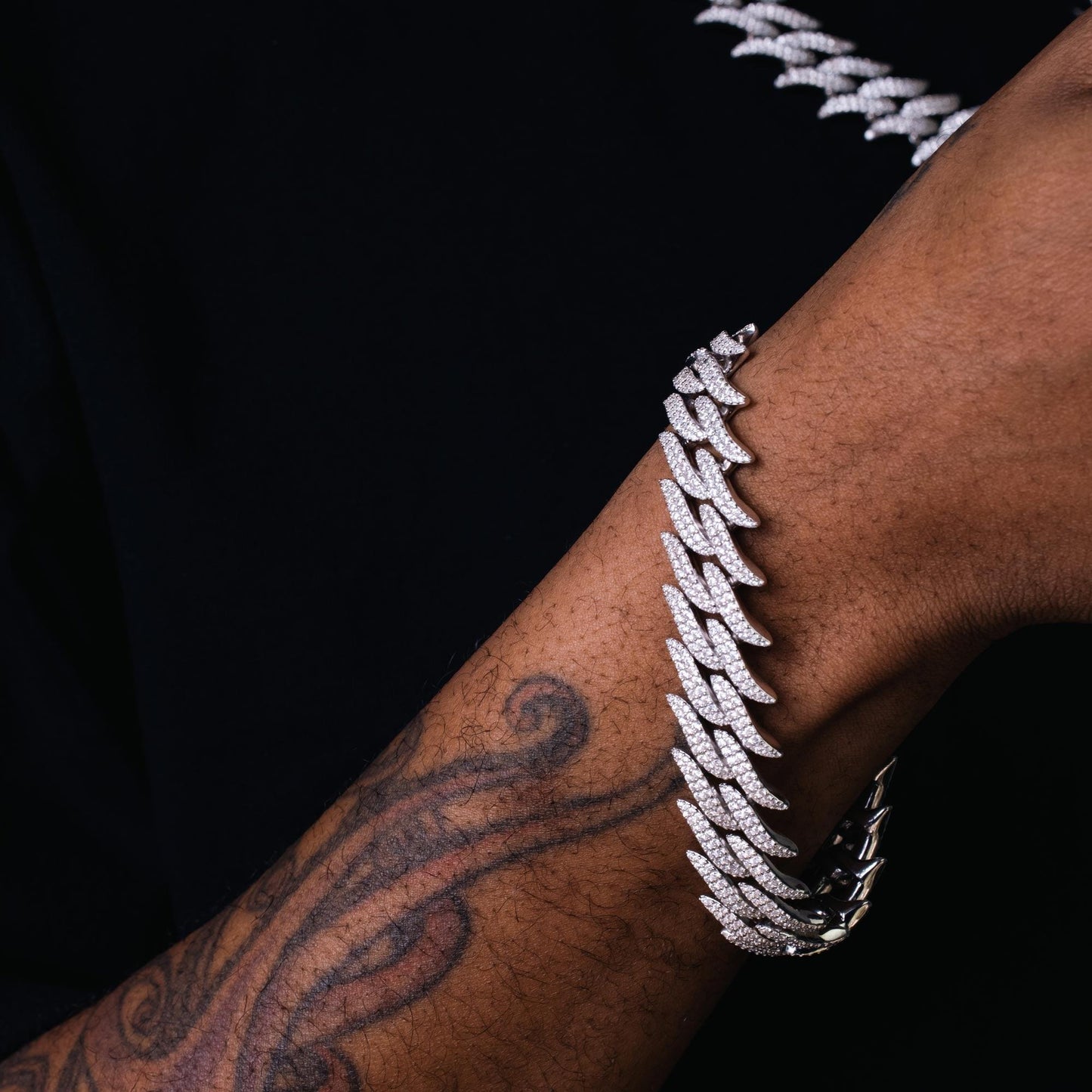 Rhodium Plated 925 Sterling Silver Hollow CZ Encrusted Spike Barbed Wire Bracelet 17.9mm - GMB00098