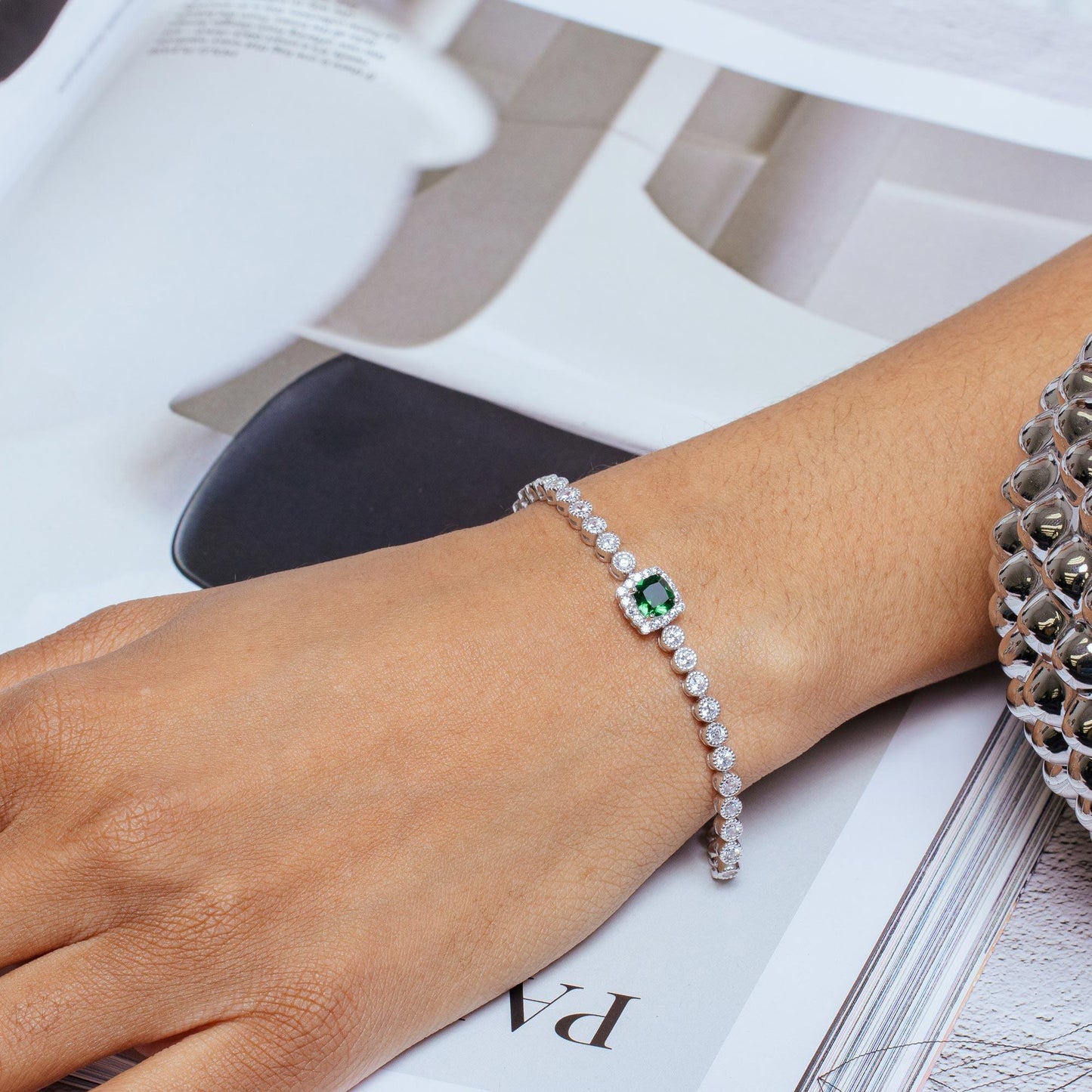 925 Sterling Silver Green CZ Green Halo Center Bubble Tennis Bracelet - BGB00363