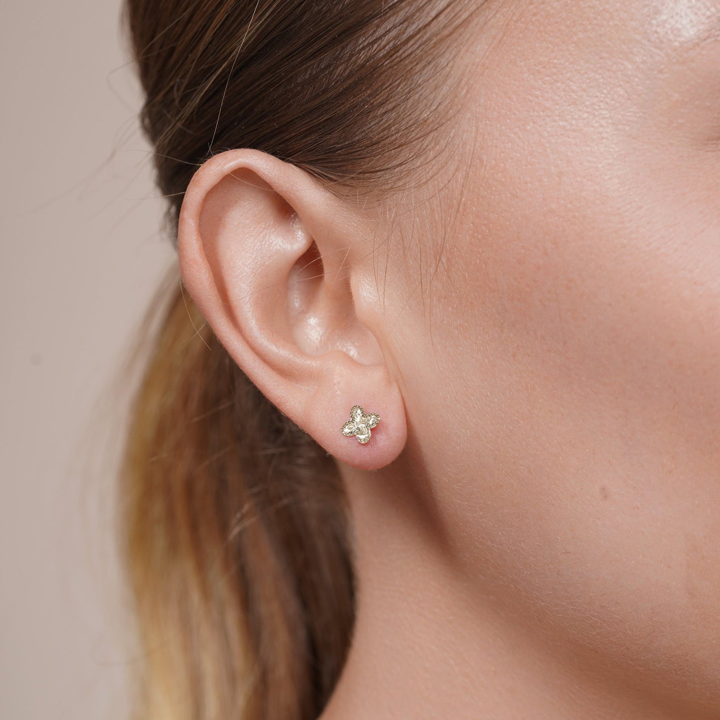 14KE0021. - 14 Karat Yellow Gold Beaded &  Diamond Cut Confetti Clover Earrings