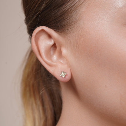 14KE0021. - 14 Karat Yellow Gold Beaded &  Diamond Cut Confetti Clover Earrings