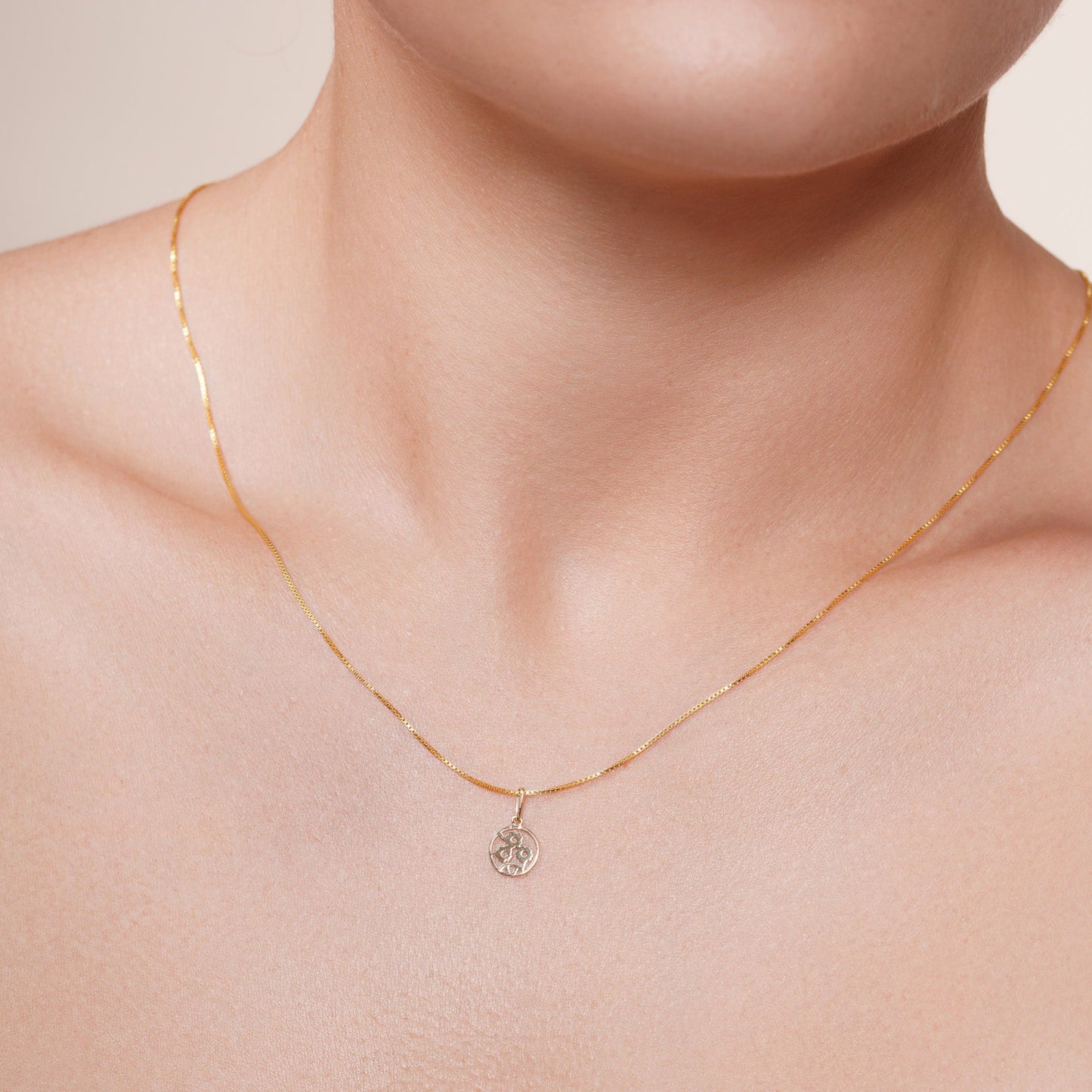 14KP0002. - 14 Karat Yellow Gold 7.9mm Sunflower Round Pendant