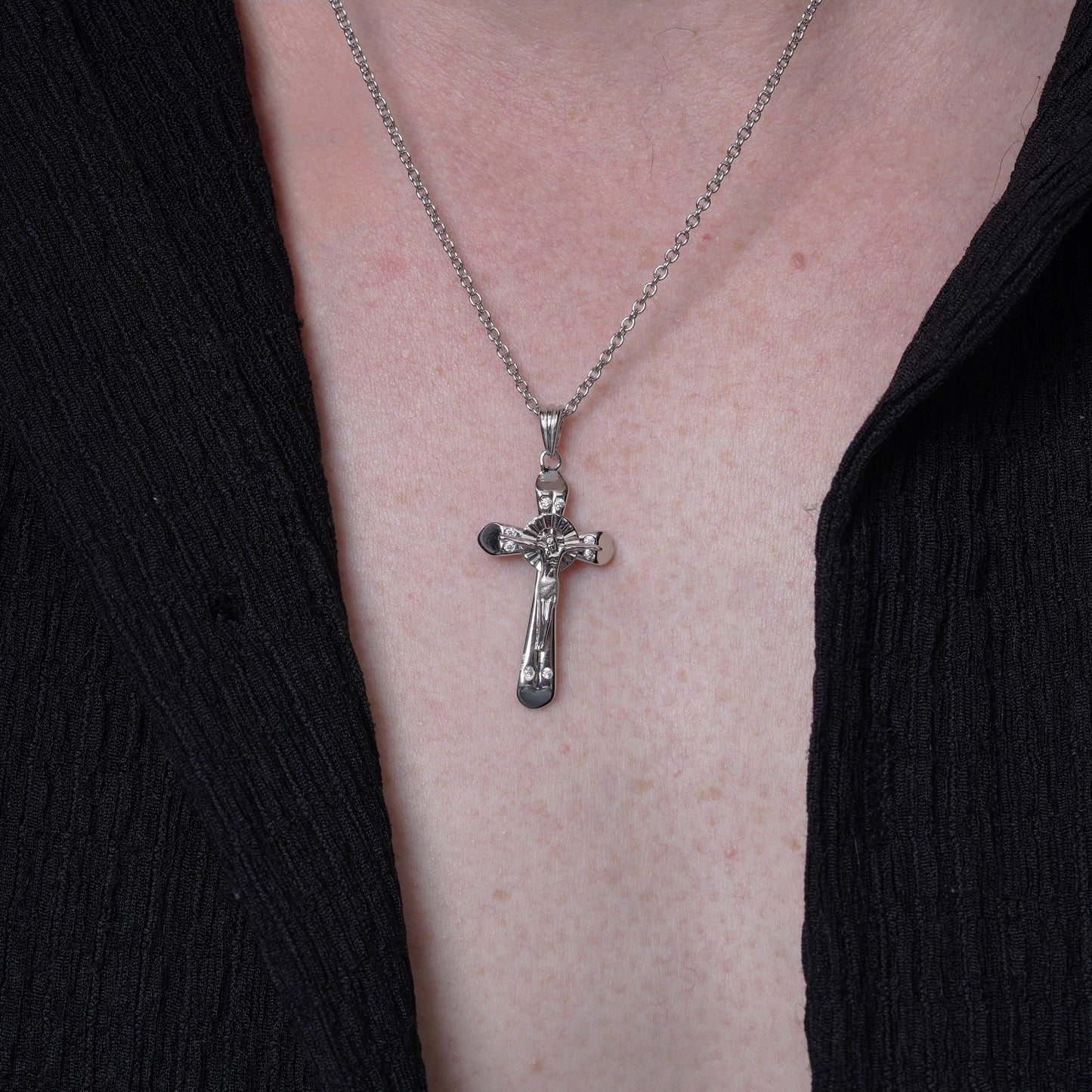 Rhodium Plated 925 Sterling Silver Plated Heart Edge Cross Pendant - GMP00040